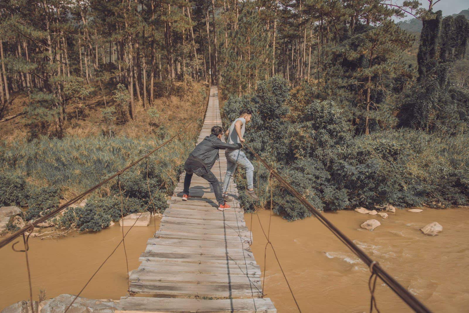 Chụp hình cực chất với 4 cây cầu dây treo tại Đà Lạt