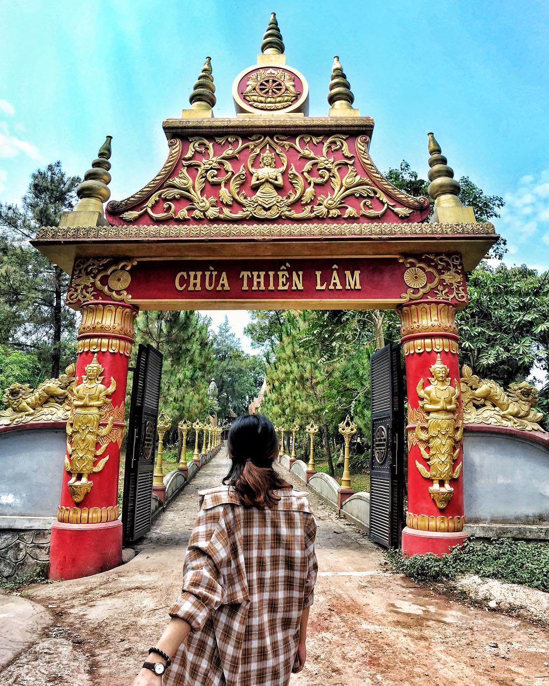Lạc bước xứ chùa Vàng tại ngôi chùa tuyệt đẹp xứ Huế