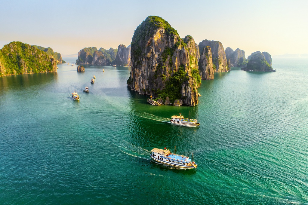 Hạ Long và 3 vịnh biển ấn tượng du khách tại Việt Nam