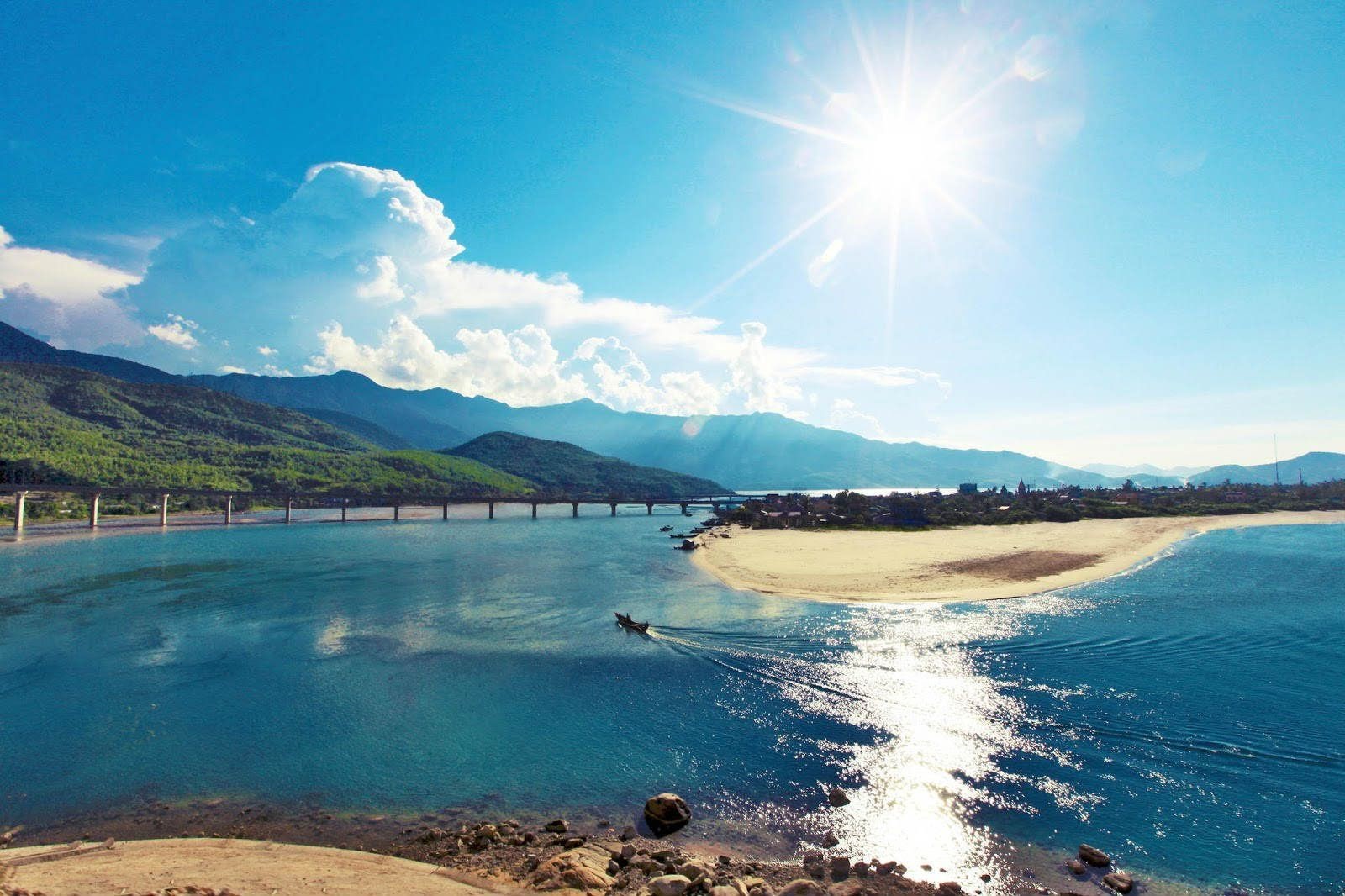 Biển Lăng Cô - Một địa điểm nhất định phải đến khi du lịch Huế