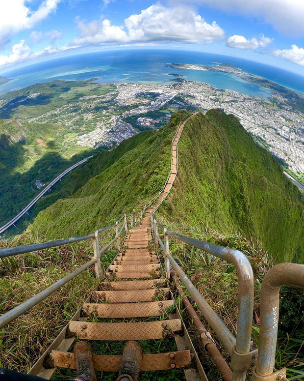 Cầu thang Haiku – “nấc thang lên thiên đường” được nhiều du khách săn đón ở Hawaii, Mỹ