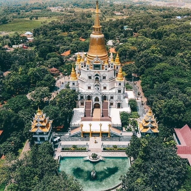 Chẳng cần đi đâu xa, ngay Sài Gòn cũng có những ngôi chùa độc đáo và đặc biệt