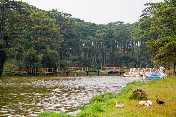 Hồ nước gắn liền với những câu chuyện tình buồn ở Đà Lạt