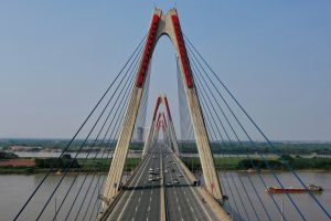 Cảnh vắng xe khác lạ trên những cây cầu nổi tiếng Hà Nội