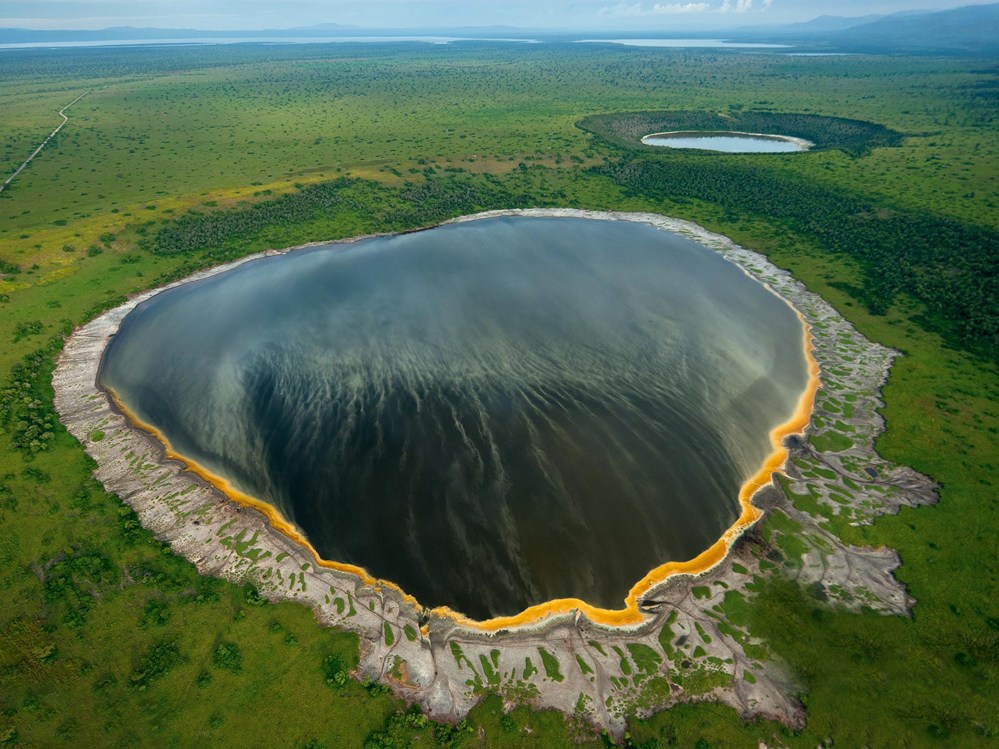 9 hồ miệng núi lửa đẹp nhất thế giới