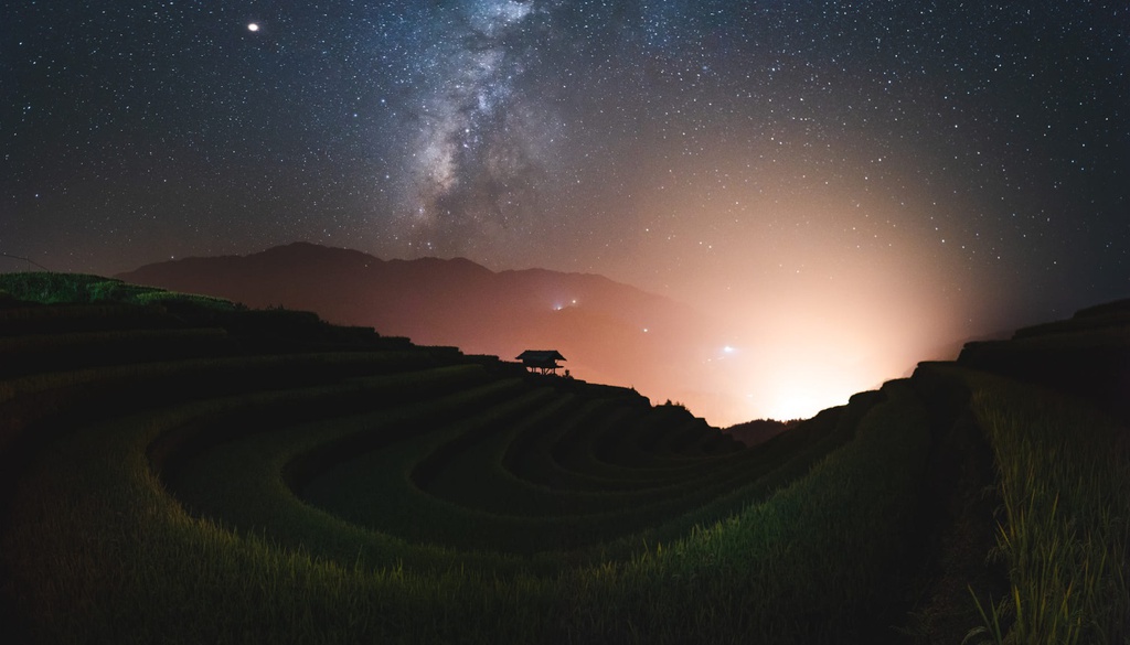 Dải ngân hà rực sáng giữa trời đêm Việt Nam