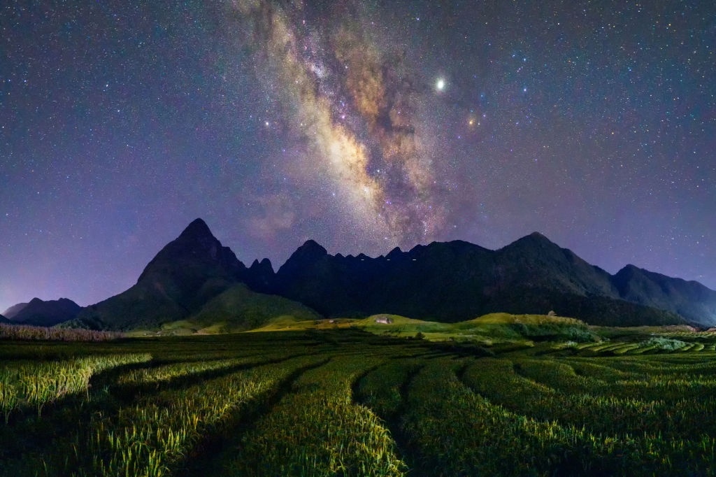 Dải ngân hà rực sáng giữa trời đêm Việt Nam