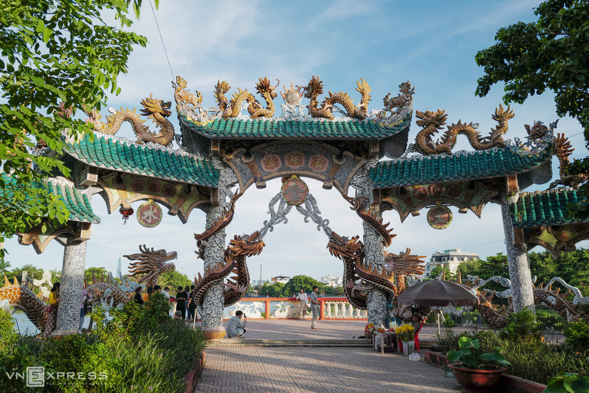 Ngôi miếu nổi cổ 300 tuổi ở Sài Gòn