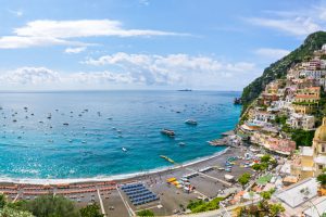 Phố biển lãng mạn, hút tín đồ xê dịch ở Italy