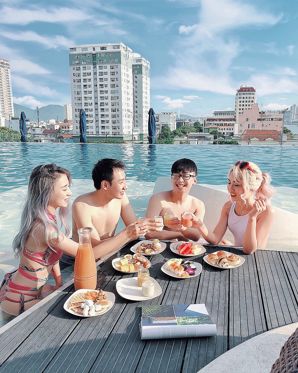 Khách sạn có hồ bơi dát vàng và loạt điểm lưu trú 5 sao ở Đà Nẵng