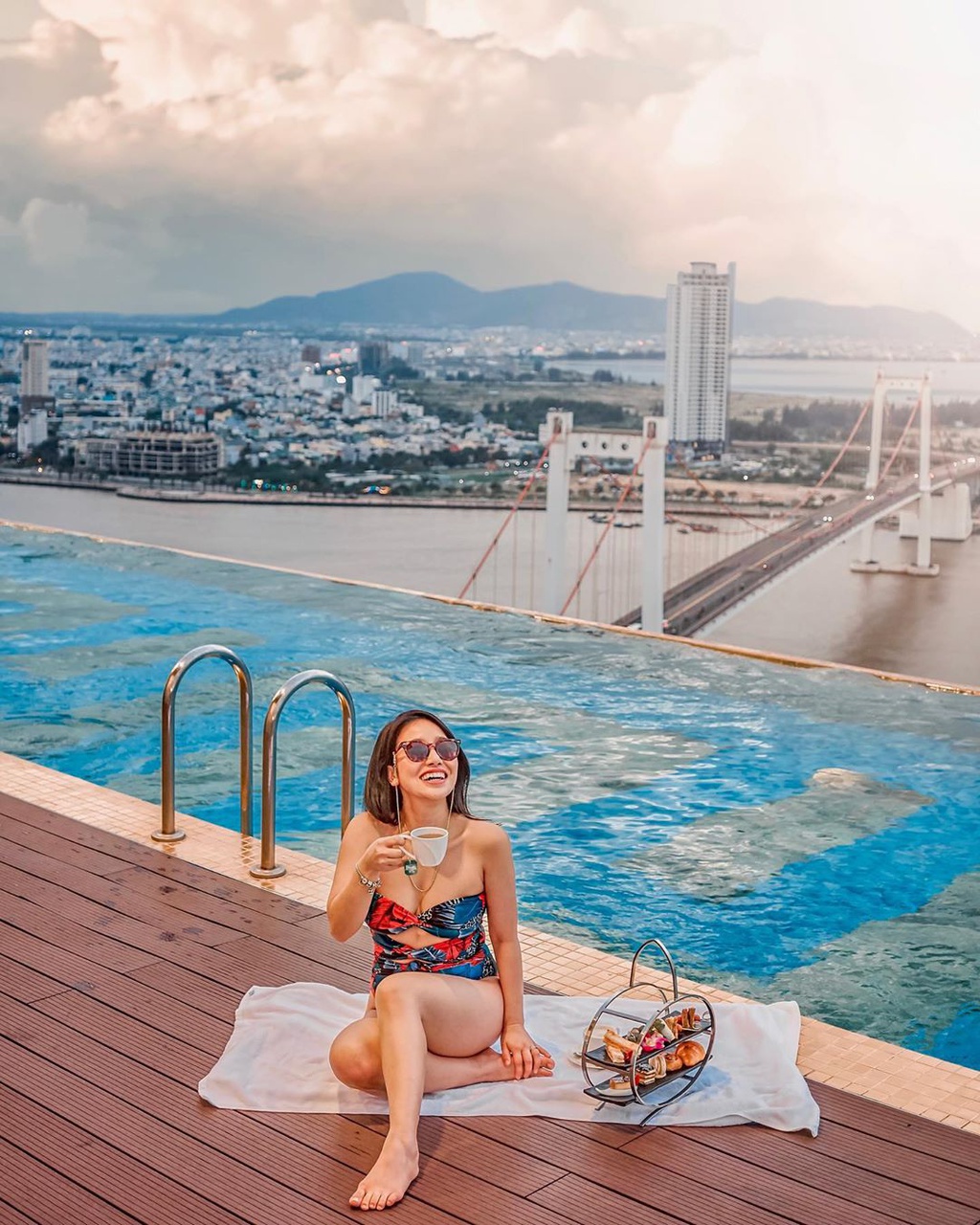 Khách sạn có hồ bơi dát vàng và loạt điểm lưu trú 5 sao ở Đà Nẵng