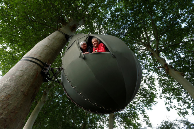Lạ kỳ nhà treo trên cây cao hút khách du lịch ở Bỉ