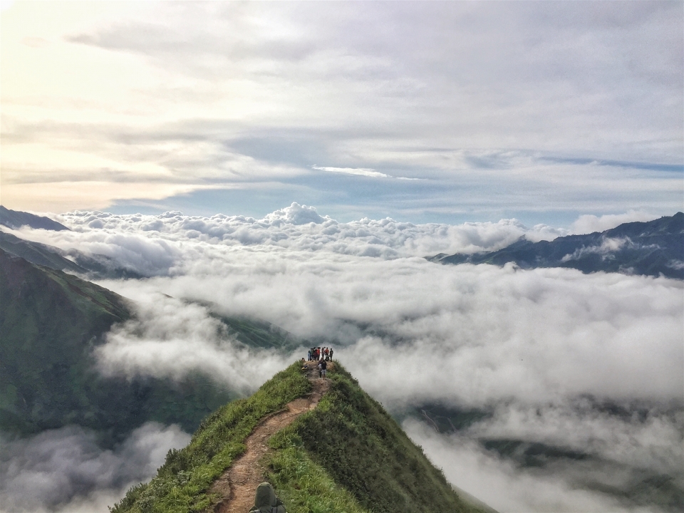 Tour du lịch Săn mây Tà Xùa - Sống Lưng Khủng Long - Mộc Châu - Mai Châu