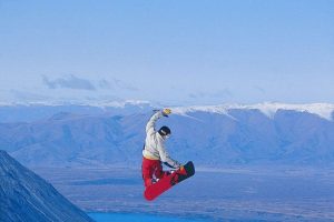 ‘Cầm tấm ván trên tay’ bay ngay đến 7 điểm trượt tuyết tốt nhất thế giới