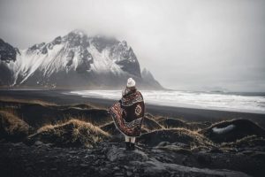 Những bãi biển cát đen ở Iceland khiến du khách như lạc vào hành tinh khác