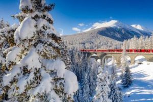 Vòng quanh thế giới trên những chuyến tàu băng qua núi tuyết đẹp như xứ sở thần tiên
